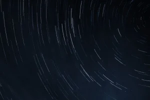 Фізики пояснили, чому люди ніколи не літатимуть зі швидкістю світла