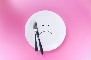 Інтервальне голодування 16:8 підходить не всім: кому краще відмовитися від цієї дієти