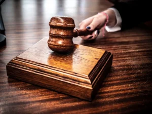 Суд виграли, а гроші прийдуть частинами: Кабмін змінив правила пенсійних виплат