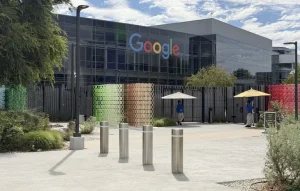 Google оштрафували на 403 млн євро: дані про пересування людей використовували для реклами