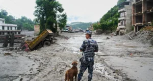 Повінь у Непалі змиває будинки та мости: п’ятеро людей зникли безвісти